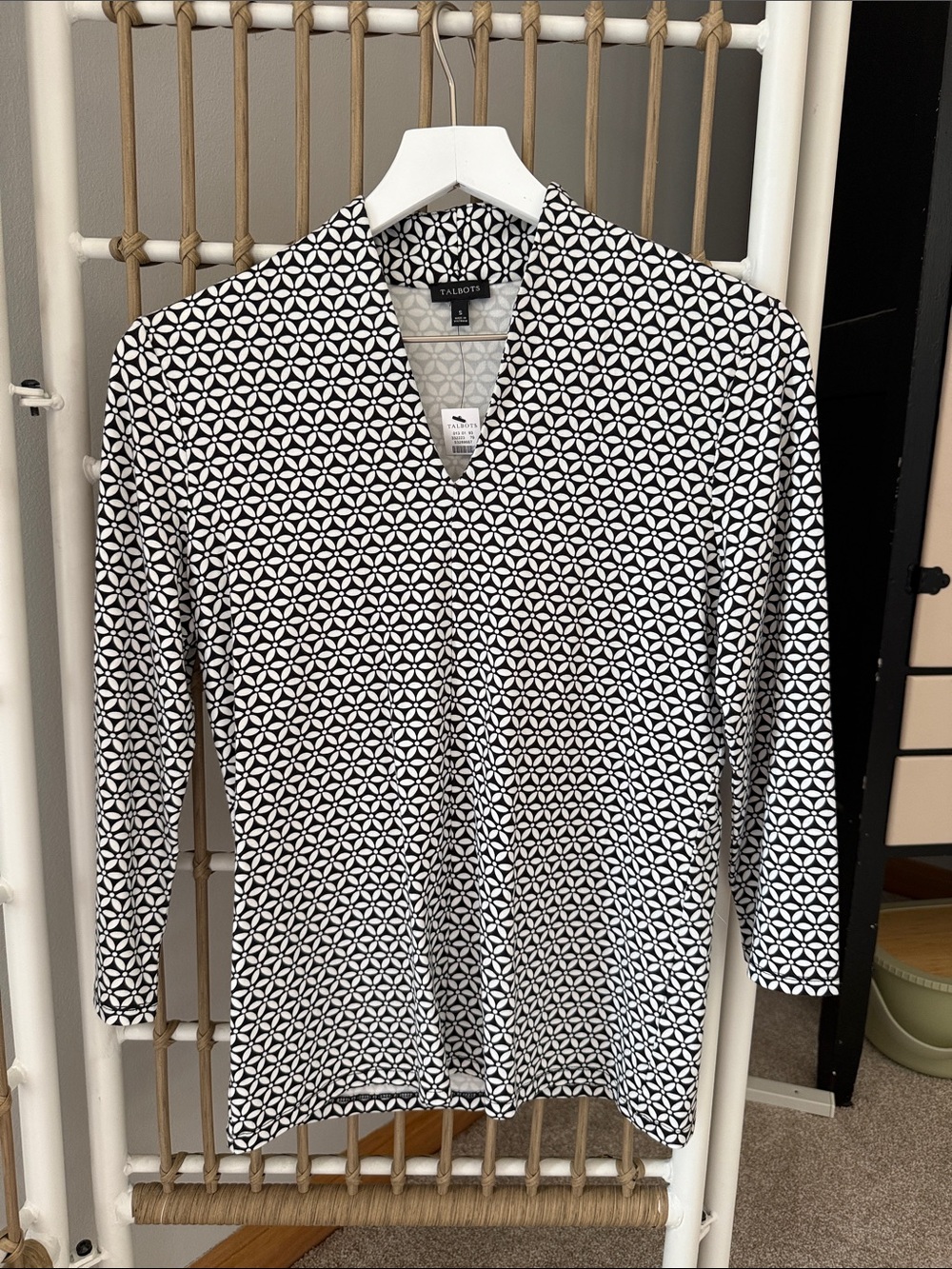 NWT Talbots Black and White Geometric V-Neck Top Size S